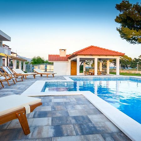 Villa Apartments Marko & Simun Kaštela Exterior foto